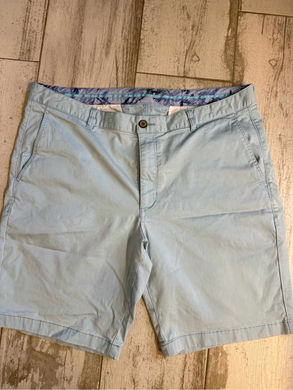 Tommy Bahama Boracay® Island Chino 9-Inch Shorts (stonewash)